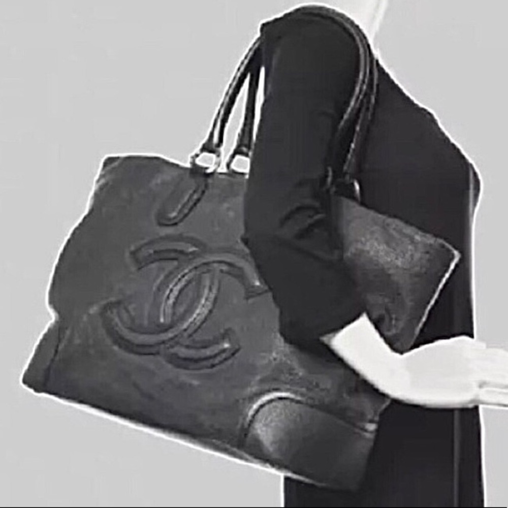 💎STUNNING💎 CC LEATHER CHANEL ZIPPER TOTE